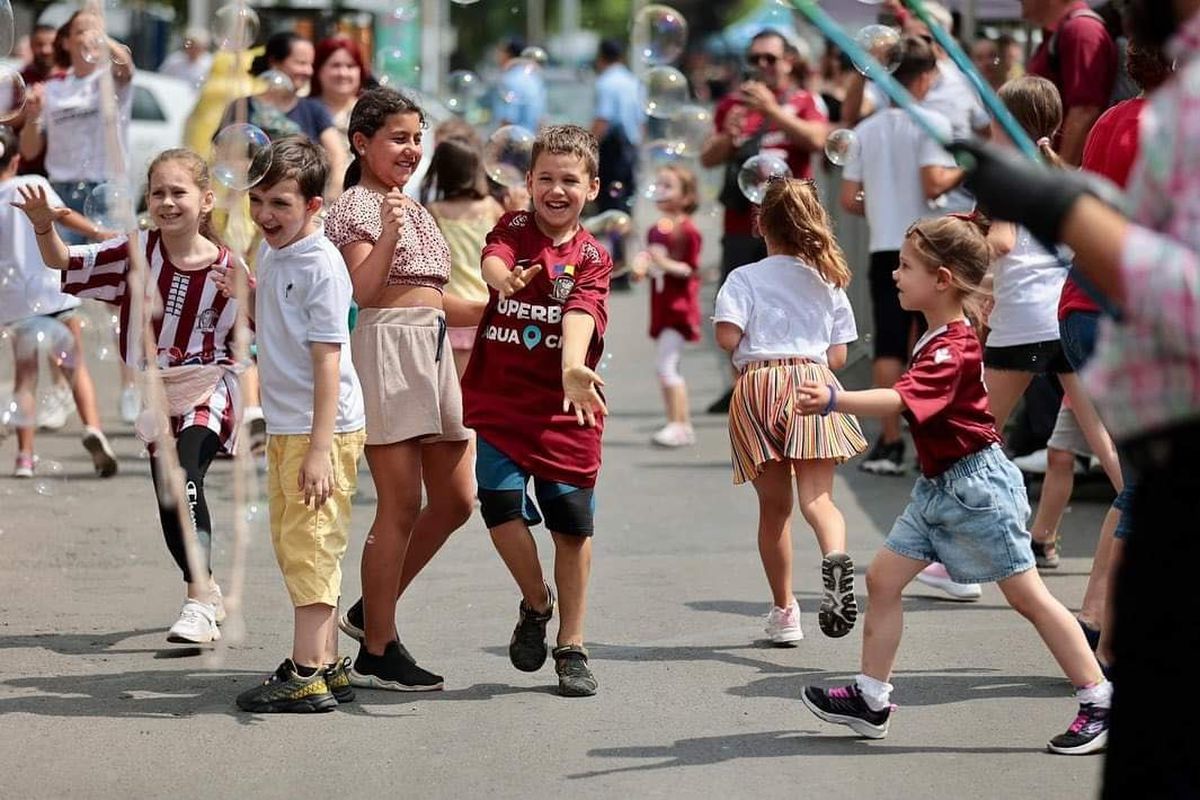 Prezent la sărbătoarea Rapidului, Ganea a avut și altă țintă: „Dezastru! Numai antrenorul poate să răspundă”