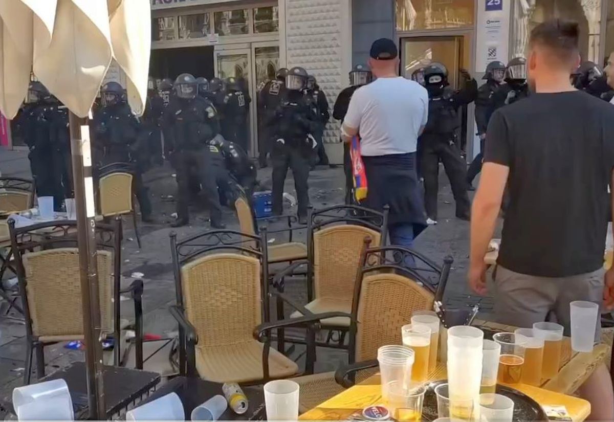 Prăpăd în Munchen, suporterii Serbiei s-au bătut cu poliția! Imagini șocante