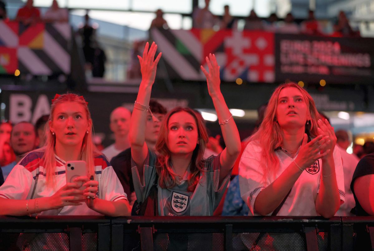 „Efectul Anglia” » Imagini din timpul meciului cu Slovenia: suporterii „Three Lions” n-au mai rezistat și au ajuns virali