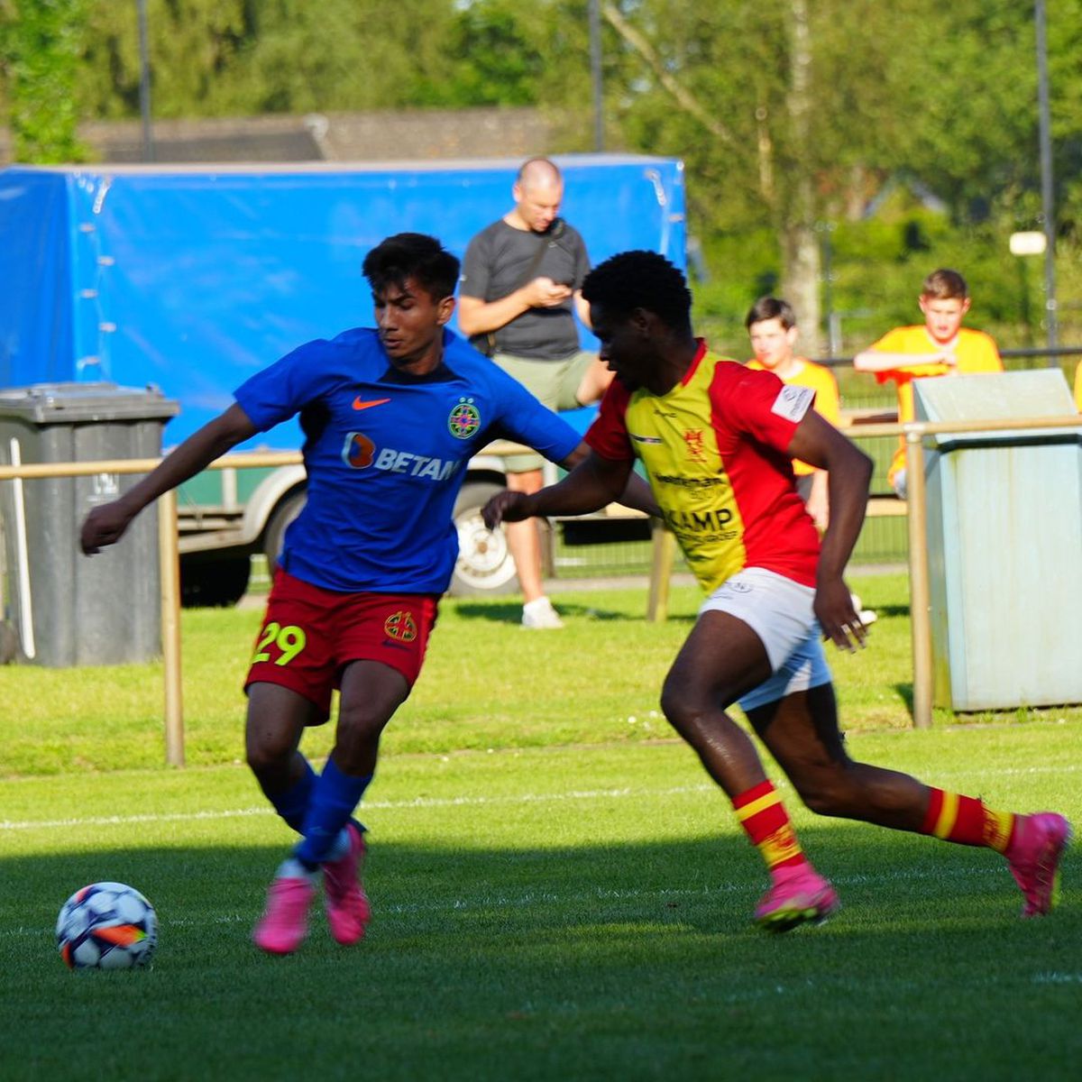 FCSB s-a distrat în primul amical din Olanda, 8-0 cu Apeldoorn. Foto: Instagram @fcsbofficial