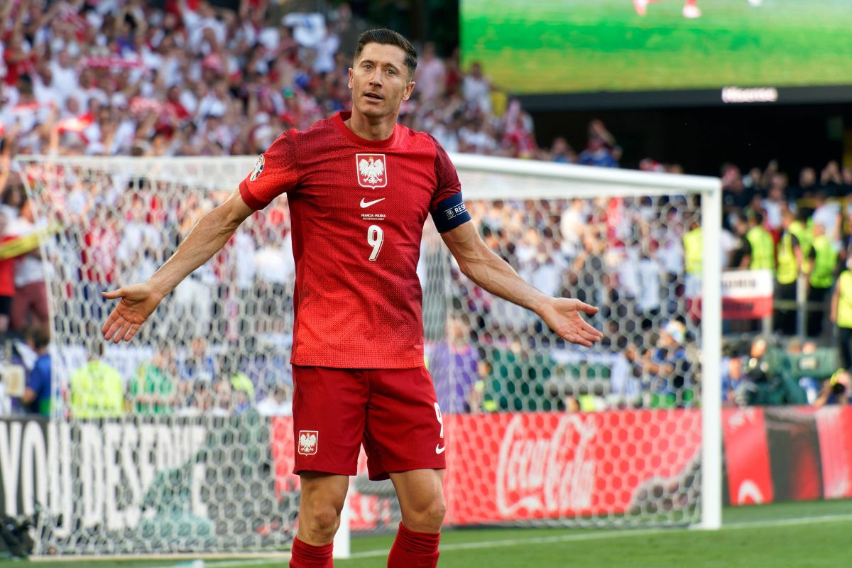 Nu încercați așa ceva acasă! » Caraghios modul în care Robert Lewandowski a ales să execute penalty-ul cu Franța. Lovitura s-a repetat