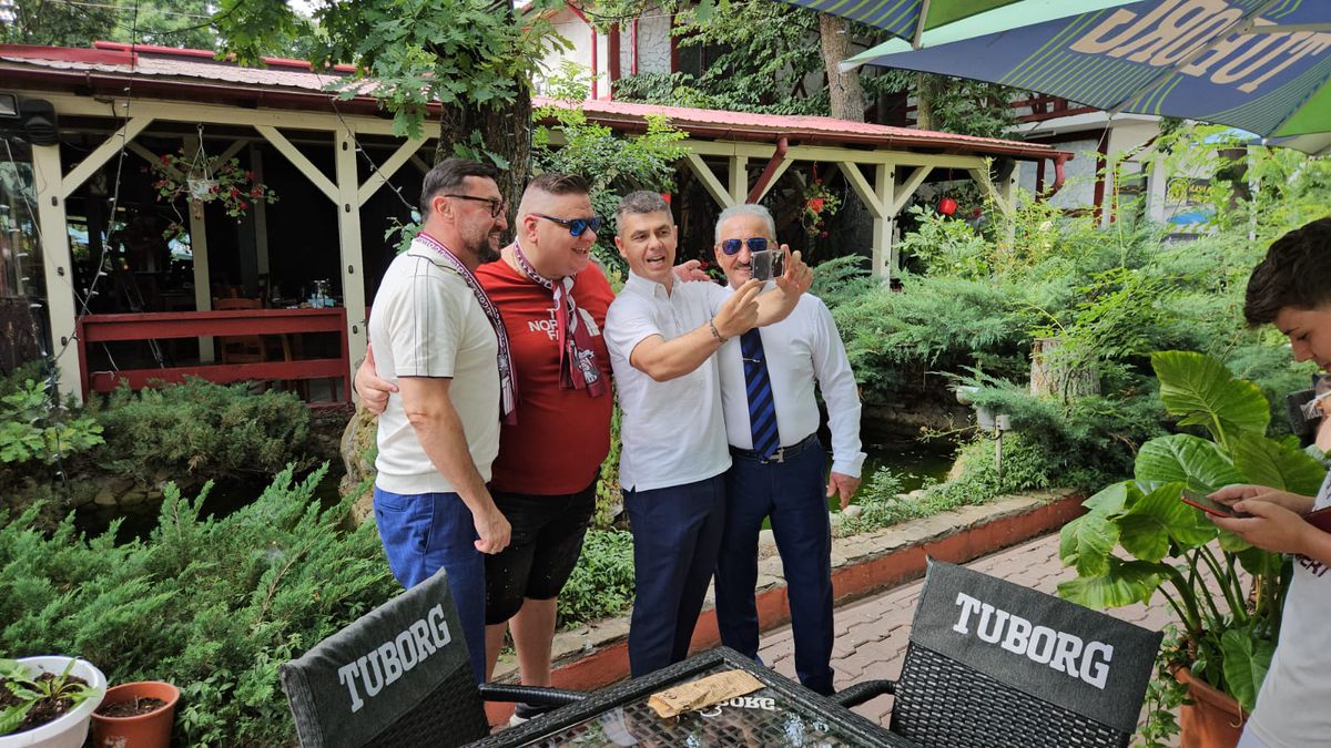 Imagini de la aniversarea de 101 de ani a Rapidului » Momente tari surprinse de GSP: show la microfon, dedicații de la „Bocciu” și Miță Iosif + Rapidiștii au sărit în piscină