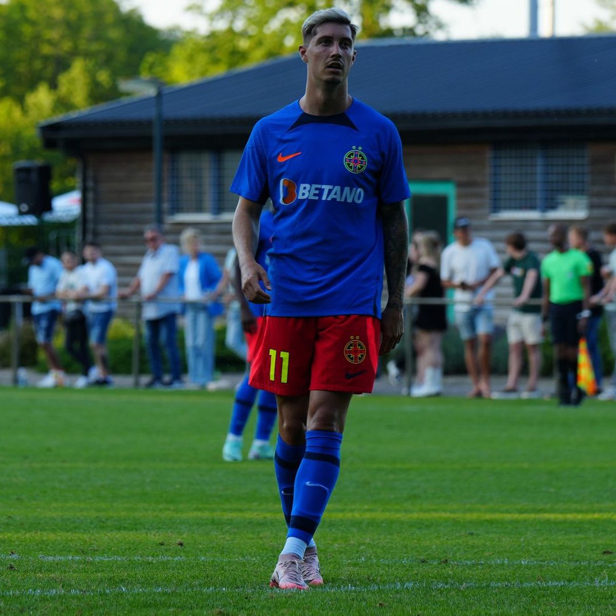 FCSB s-a distrat în primul amical din Olanda, 8-0 cu Apeldoorn. Foto: Instagram @fcsbofficial