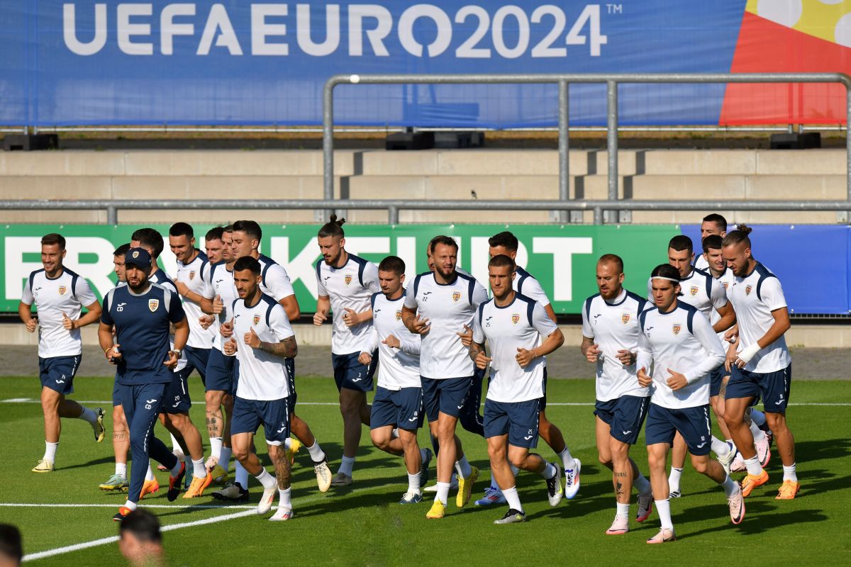7 detalii de la ultimul antrenament „tricolor” înaintea decisivului cu Slovacia: ședință pe arena fetelor + tatuajul etalat de Coman, inspirat de Sorescu și Depay