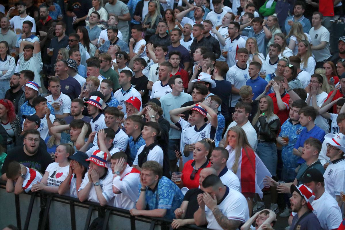 „Efectul Anglia” » Imagini din timpul meciului cu Slovenia: suporterii „Three Lions” n-au mai rezistat și au ajuns virali