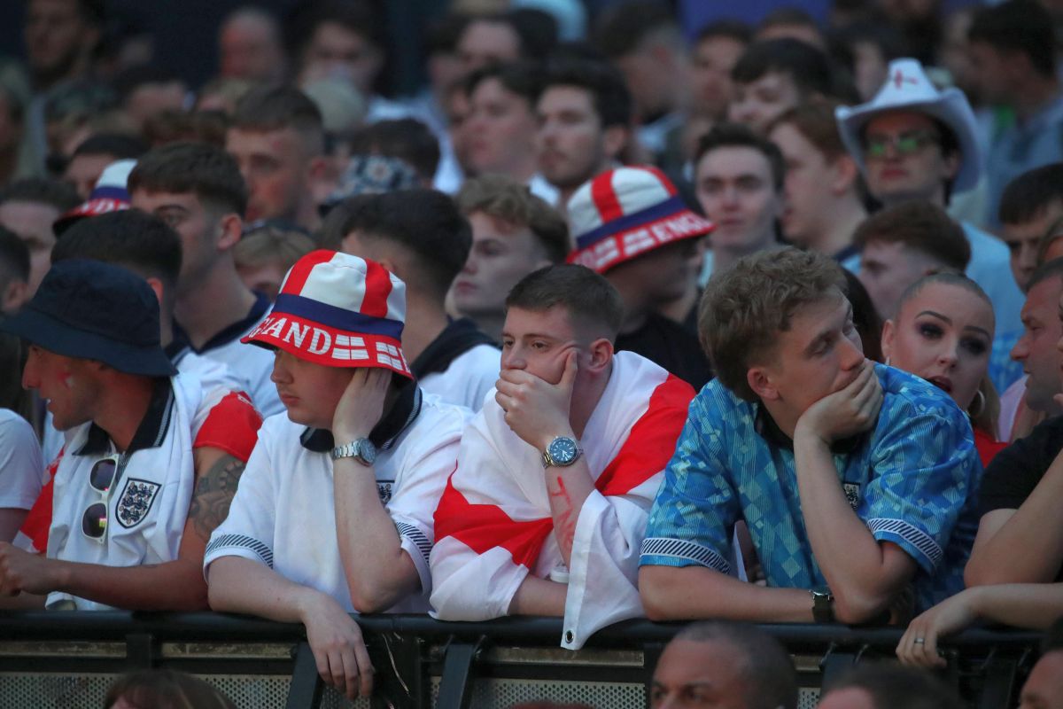 „Efectul Anglia” » Imagini din timpul meciului cu Slovenia: suporterii „Three Lions” n-au mai rezistat și au ajuns virali