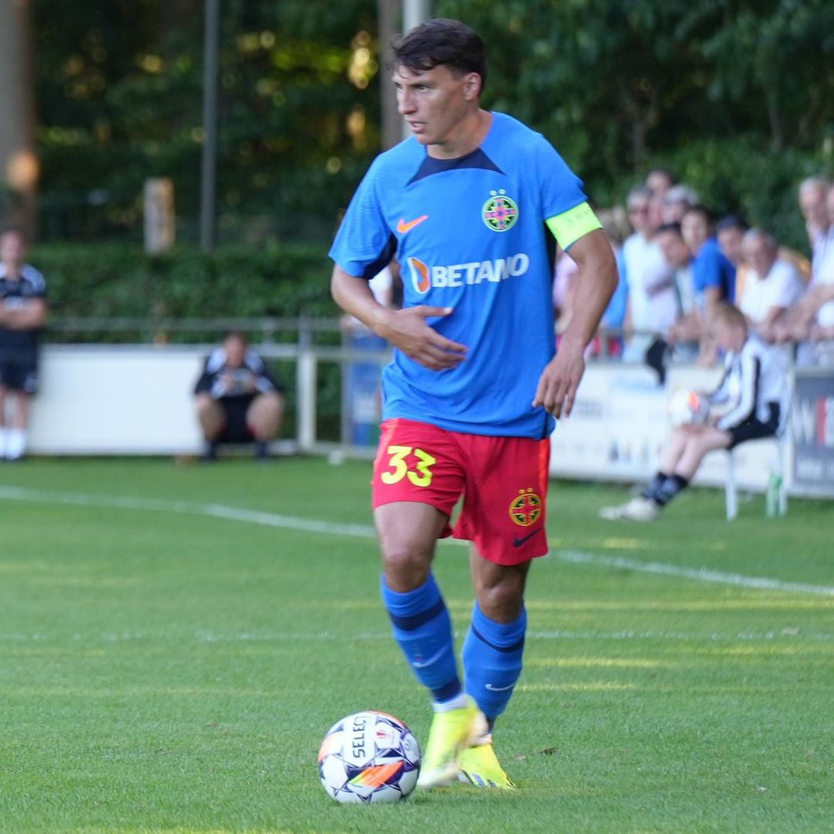 FCSB s-a distrat în primul amical din Olanda, 8-0 cu Apeldoorn. Foto: Instagram @fcsbofficial