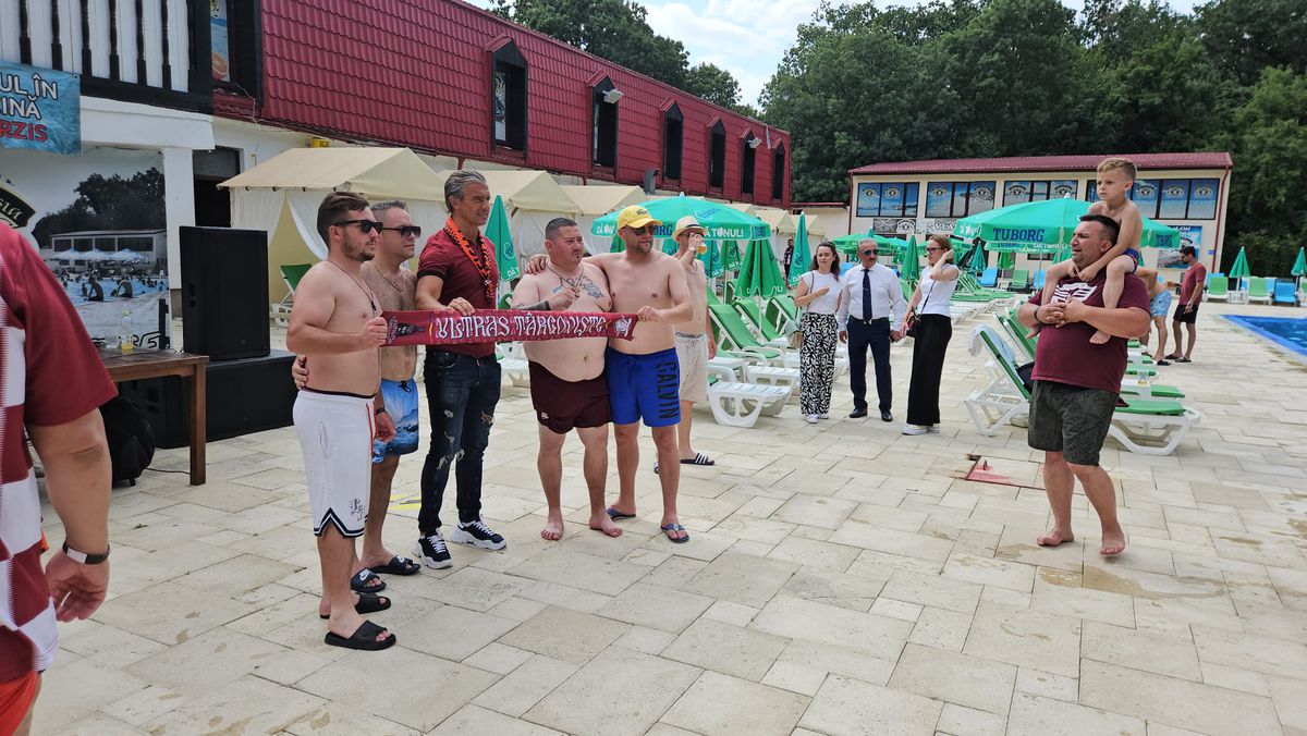 Imagini de la aniversarea de 101 de ani a Rapidului » Momente tari surprinse de GSP: show la microfon, dedicații de la „Bocciu” și Miță Iosif + Rapidiștii au sărit în piscină