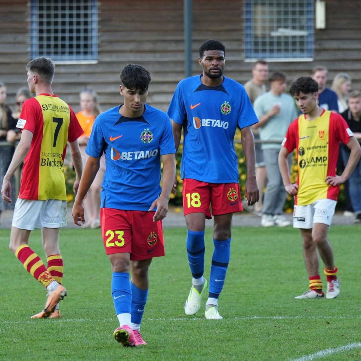 FCSB s-a distrat în primul amical din Olanda, 8-0 cu Apeldoorn. Foto: Instagram @fcsbofficial