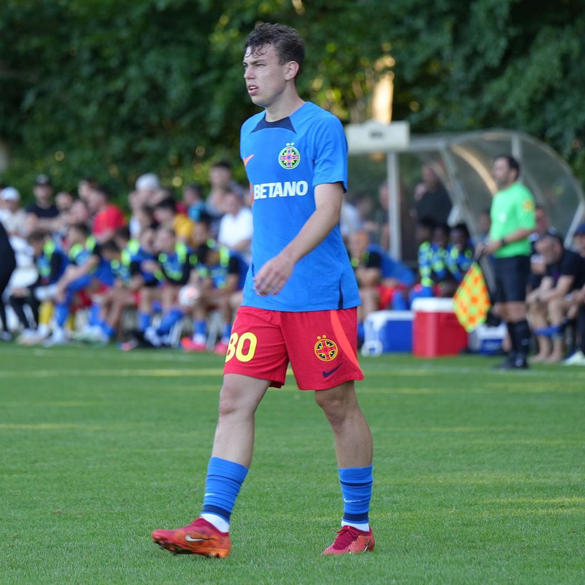 FCSB s-a distrat în primul amical din Olanda, 8-0 cu Apeldoorn. Foto: Instagram @fcsbofficial