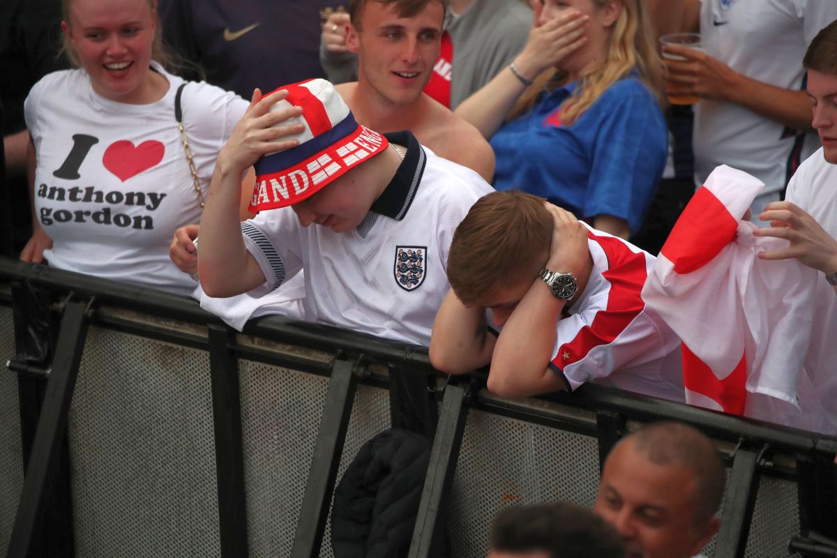 „Efectul Anglia” » Imagini din timpul meciului cu Slovenia: suporterii „Three Lions” n-au mai rezistat și au ajuns virali