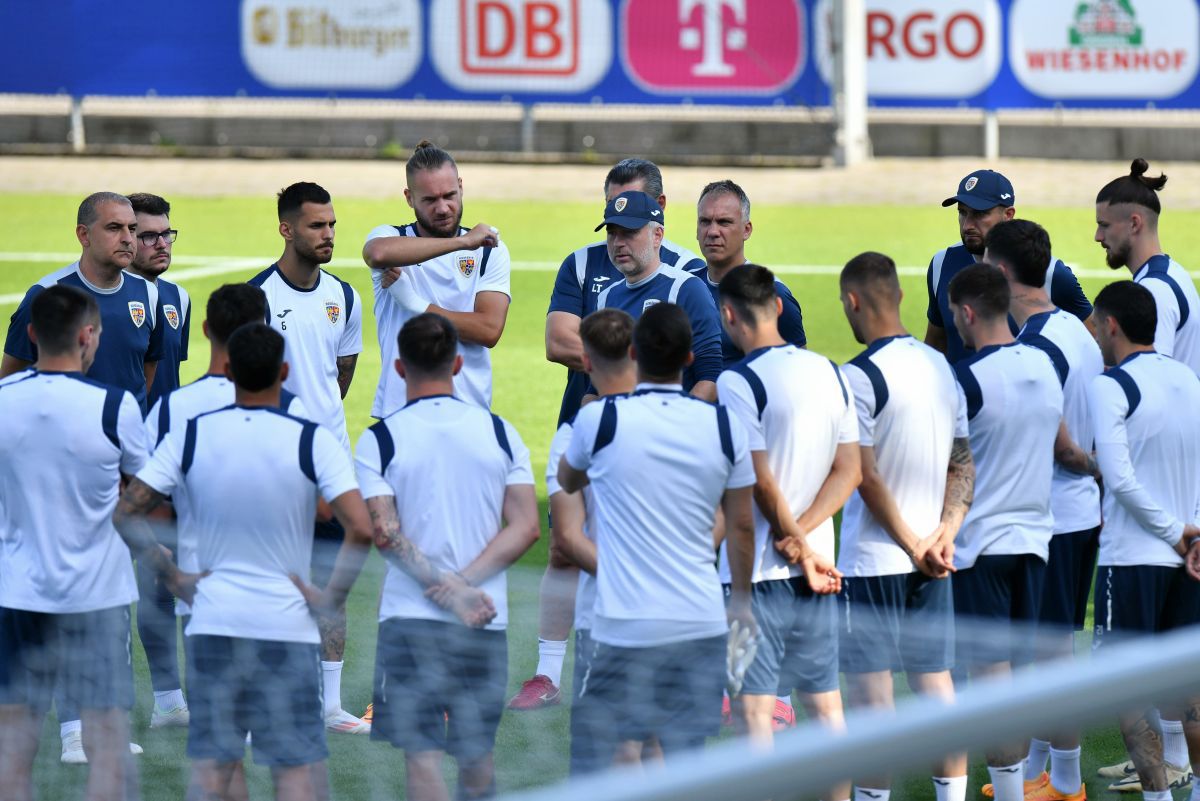 7 detalii de la ultimul antrenament „tricolor” înaintea decisivului cu Slovacia: ședință pe arena fetelor + tatuajul etalat de Coman, inspirat de Sorescu și Depay