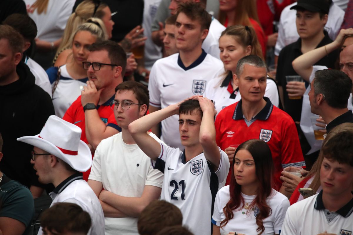 „Efectul Anglia” » Imagini din timpul meciului cu Slovenia: suporterii „Three Lions” n-au mai rezistat și au ajuns virali