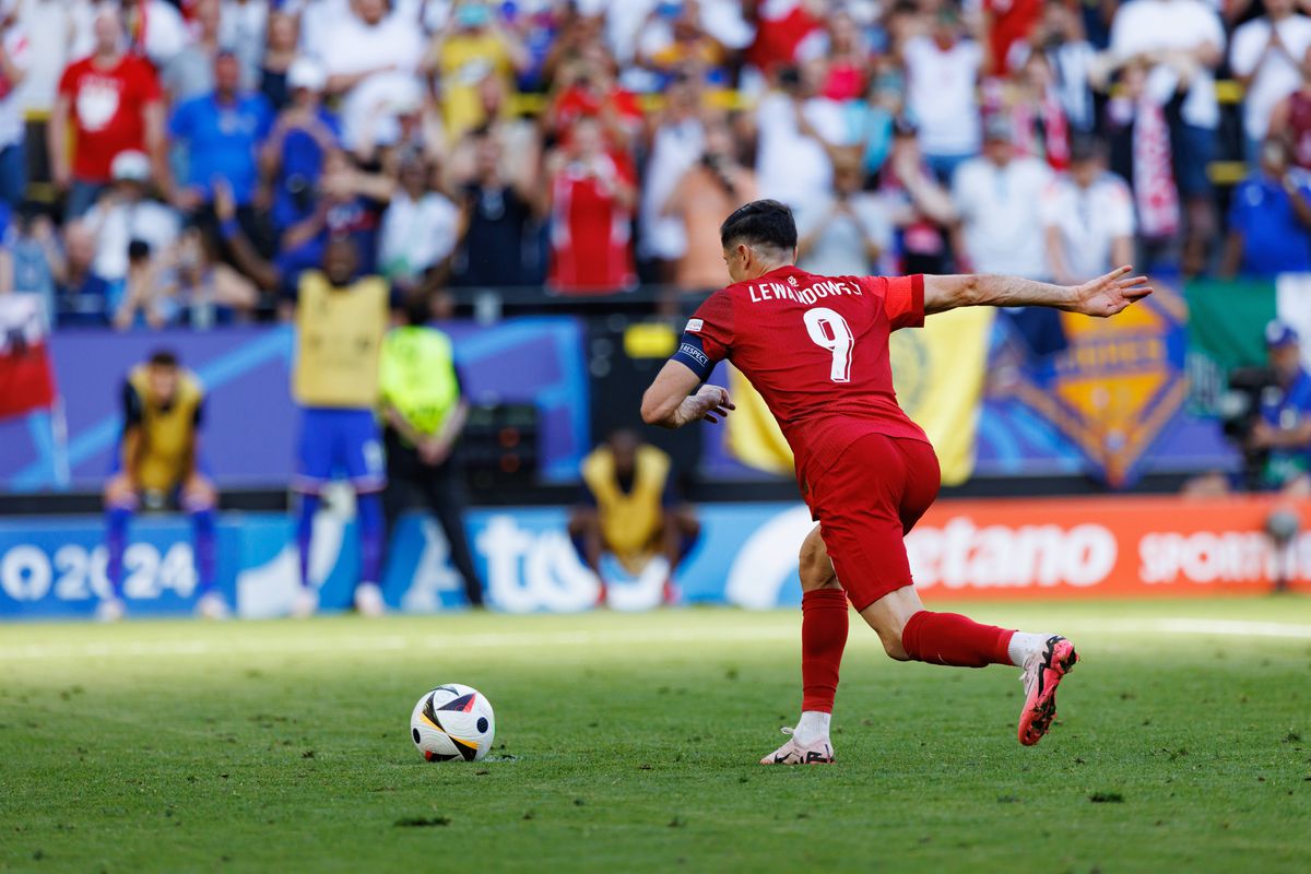 Penalty-ul lui Robert Lewandowski în meciul cu Franța
