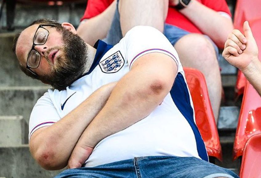 Pe stadion sau la terase, suporterii Angliei au privit cu greu prestația naționalei lui Southgate în fața Sloveniei / Sursă foto: Instagram@ brfootbal