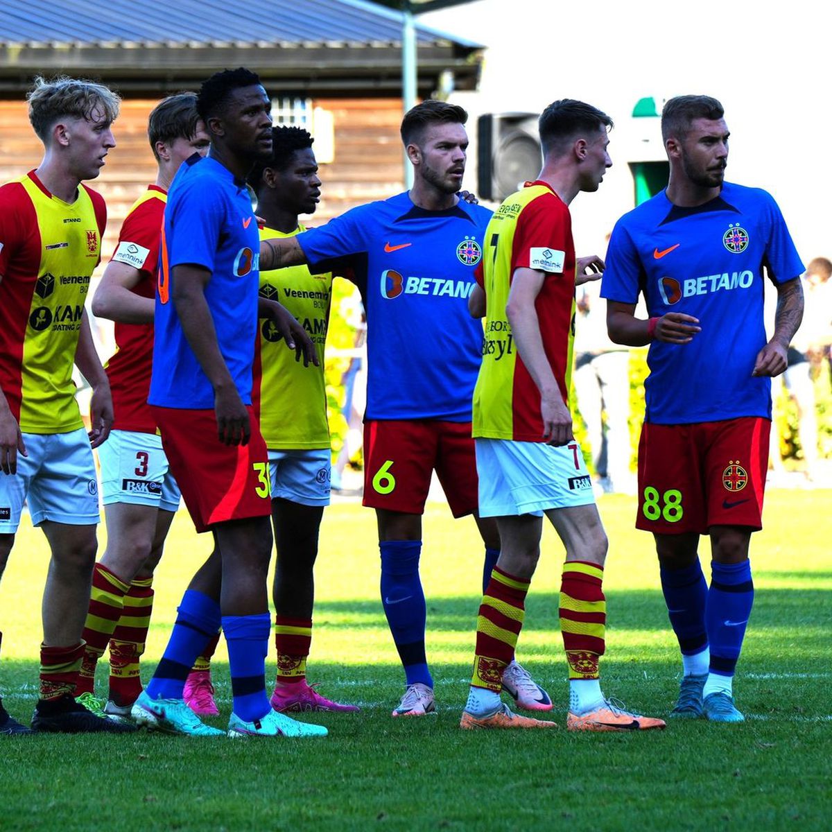 FCSB s-a distrat în primul amical din Olanda, 8-0 cu Apeldoorn. Foto: Instagram @fcsbofficial