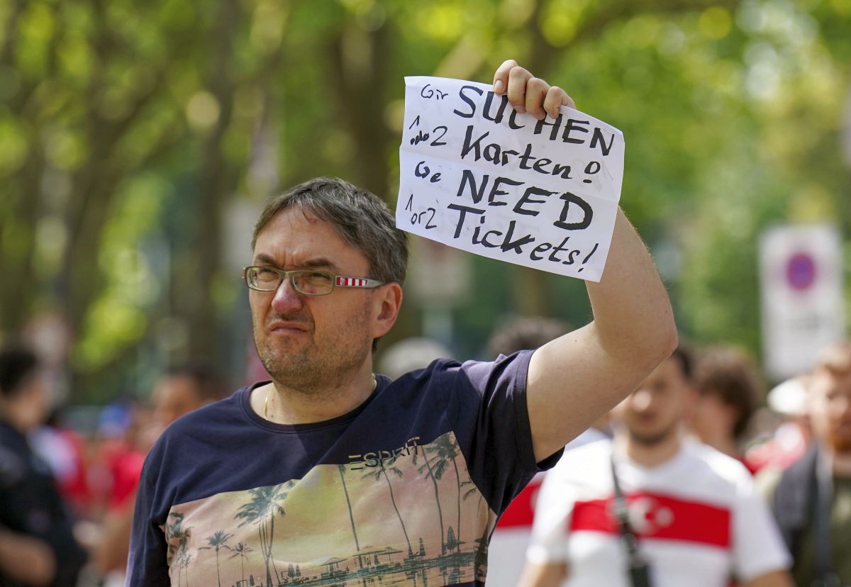 Nu e sold-out! » Mai sunt bilete pentru Slovacia - România, dar bișnițarii își fac de cap pe rețelele de socializare