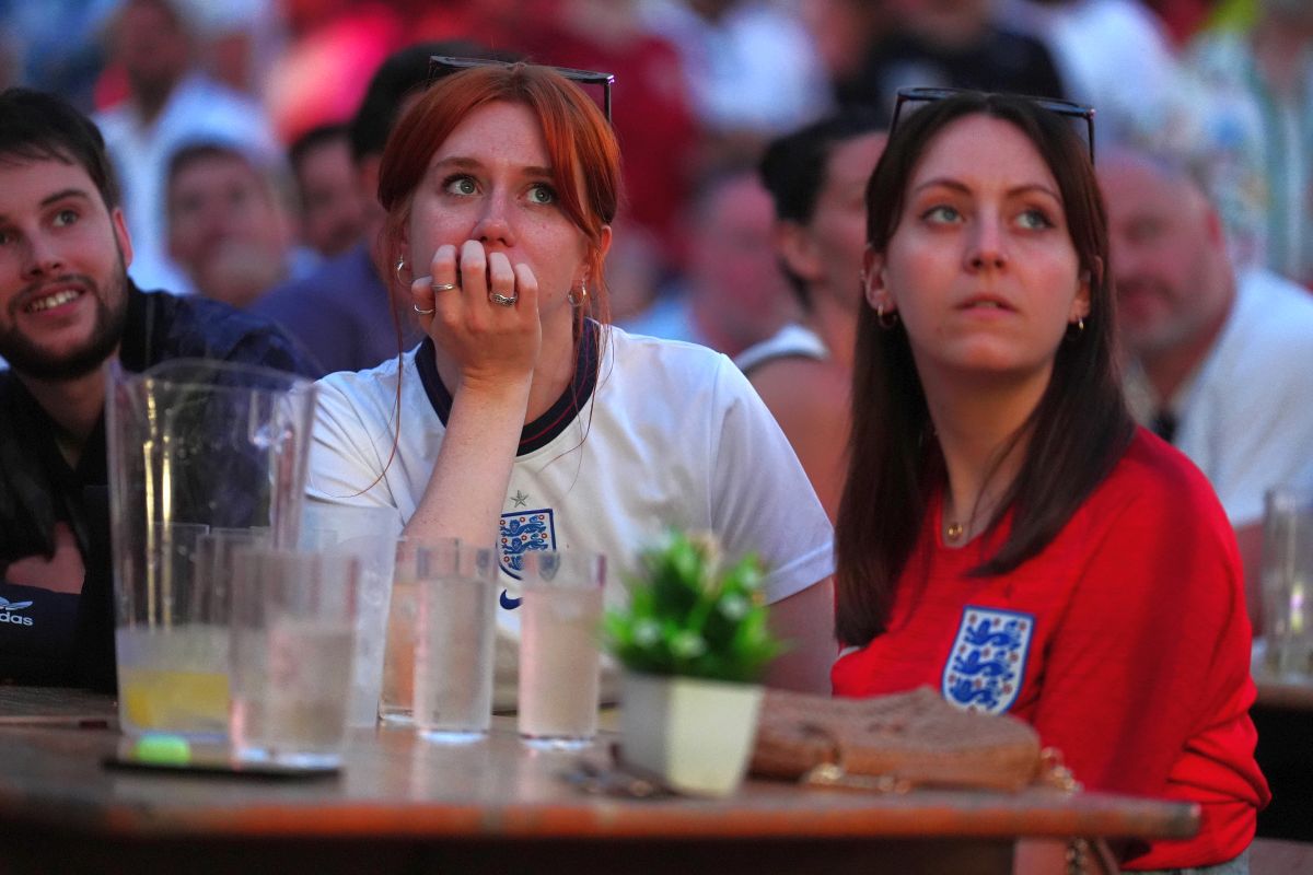 „Efectul Anglia” » Imagini din timpul meciului cu Slovenia: suporterii „Three Lions” n-au mai rezistat și au ajuns virali