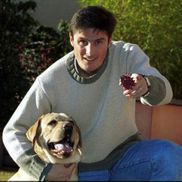 Javier Zanetti, pozând cu câinele său, la începuturile sale la Inter