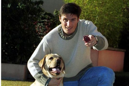 Javier Zanetti, pozând cu câinele său, la începuturile sale la Inter