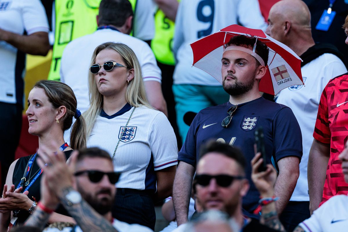 „Efectul Anglia” » Imagini din timpul meciului cu Slovenia: suporterii „Three Lions” n-au mai rezistat și au ajuns virali