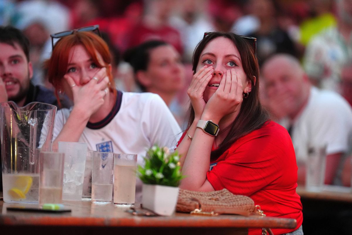 „Efectul Anglia” » Imagini din timpul meciului cu Slovenia: suporterii „Three Lions” n-au mai rezistat și au ajuns virali