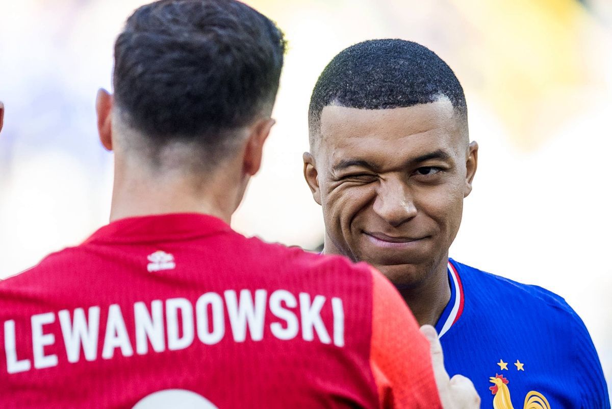 Probleme pentru Mbappe! Căpitanul Franței a schimbat deja trei măști: „Când transpiră, i se lipește de față"