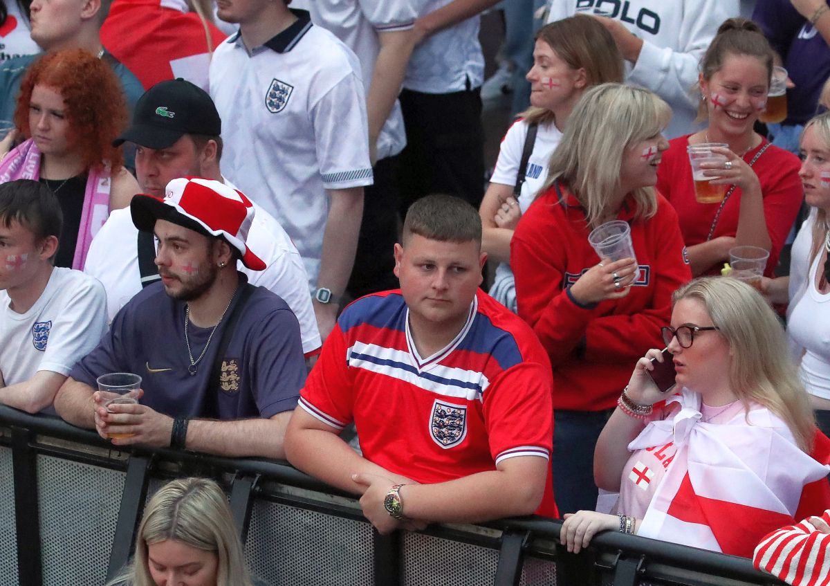 „Efectul Anglia” » Imagini din timpul meciului cu Slovenia: suporterii „Three Lions” n-au mai rezistat și au ajuns virali