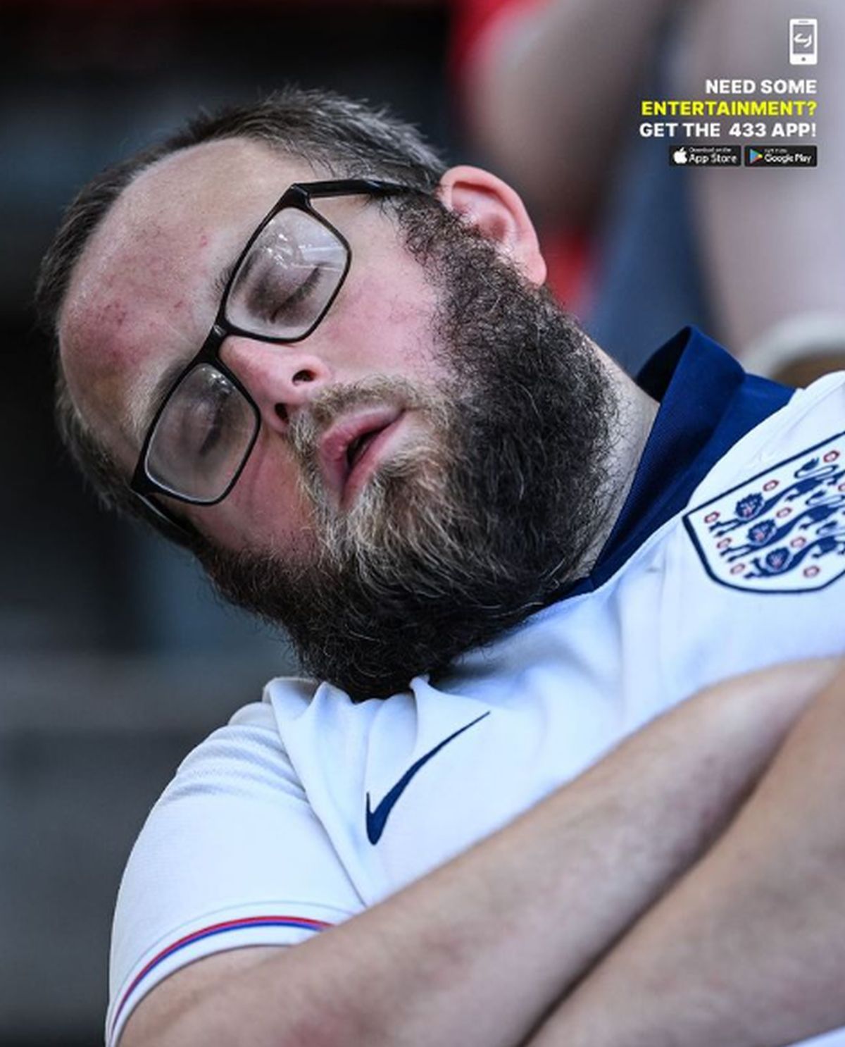Suporterii Angliei, doborâți de plictiseală în meciul cu Slovenia! Imagini virale pe continent