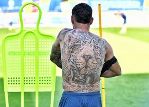 7 detalii de la ultimul antrenament „tricolor” înaintea decisivului cu Slovacia: ședință pe arena fetelor + tatuajul etalat de Coman, inspirat de Sorescu și Depay
