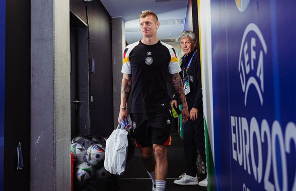 Toni Kroos, împotriva trendului: a coborât din autocar cu o pungă de plastic, fără Gucci sau Samsonite