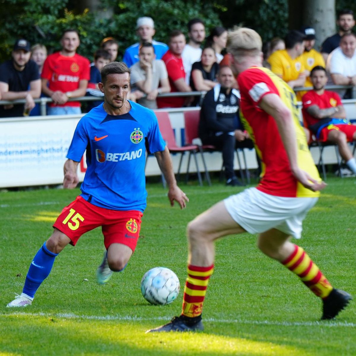 FCSB s-a distrat în primul amical din Olanda, 8-0 cu Apeldoorn. Foto: Instagram @fcsbofficial