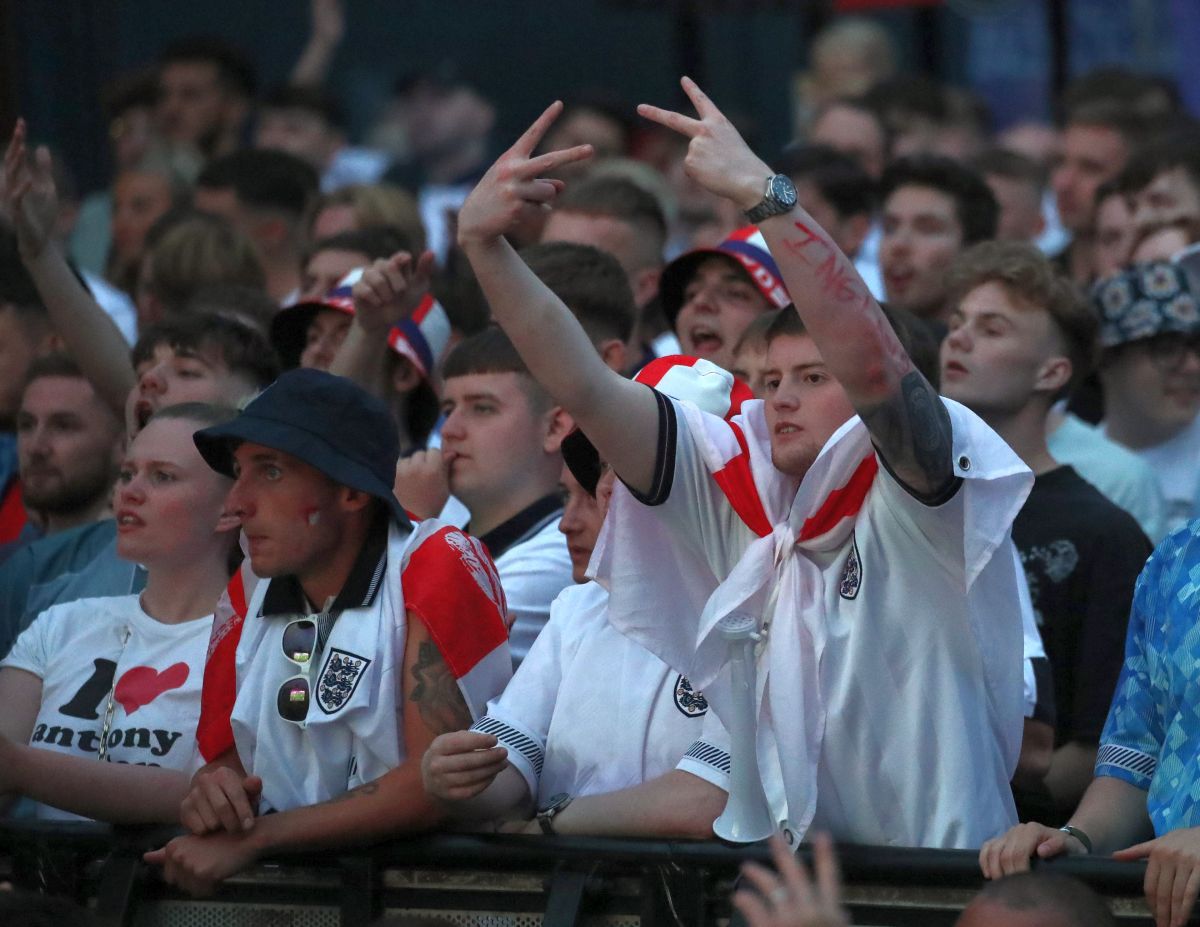 „Efectul Anglia” » Imagini din timpul meciului cu Slovenia: suporterii „Three Lions” n-au mai rezistat și au ajuns virali