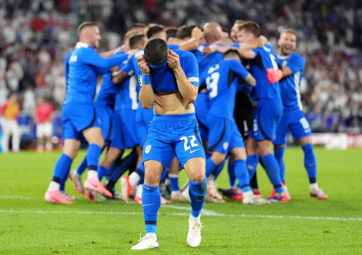 Bucuria Sloveniei după meciul cu Anglia / Sursă foto: Imago Images
