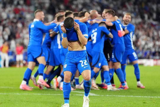 Bucuria Sloveniei după meciul cu Anglia / Sursă foto: Imago Images