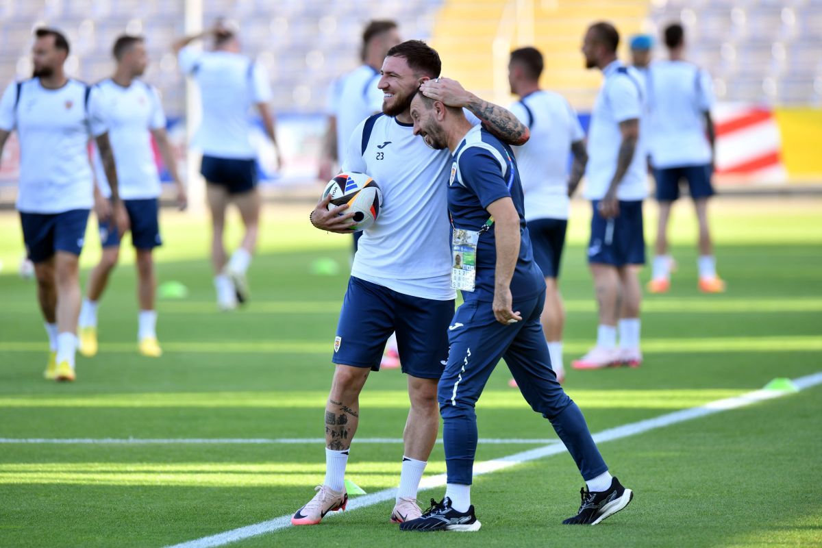 7 detalii de la ultimul antrenament „tricolor” înaintea decisivului cu Slovacia: ședință pe arena fetelor + tatuajul etalat de Coman, inspirat de Sorescu și Depay