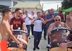 Imagini de la aniversarea de 101 de ani a Rapidului » Momente tari surprinse de GSP: show la microfon, dedicații de la „Bocciu” și Miță Iosif + Rapidiștii au sărit în piscină