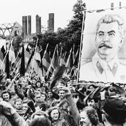 Manifestație la care a fost afișat un tablou cu Stalin FOTO: Gulliver