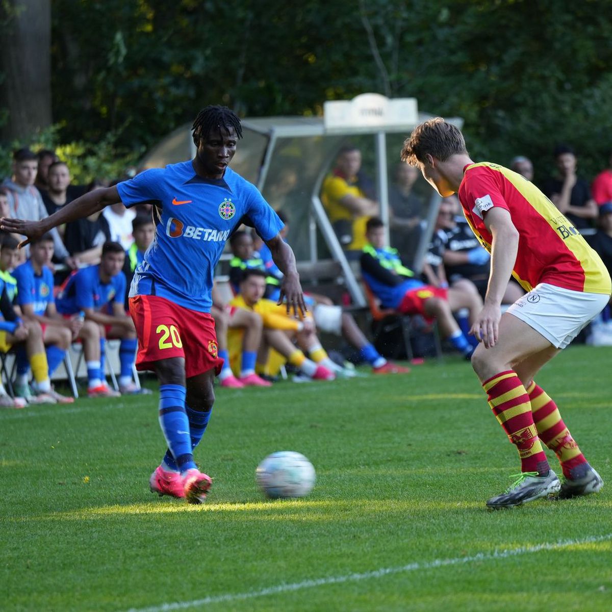 FCSB s-a distrat în primul amical din Olanda, 8-0 cu Apeldoorn. Foto: Instagram @fcsbofficial