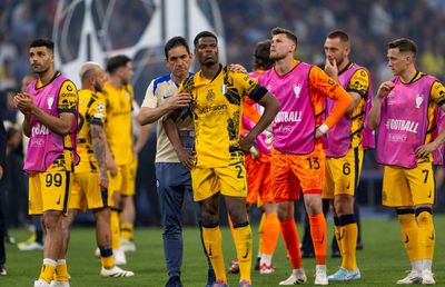 Jucătorul lui Cristi Chivu a parcurs 1.000 de km pentru a scăpa de război » 3 cluburi se luptă să-l transfere