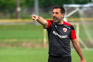 Pe modelul Gigi Becali! Șeful lui Dinamo recunoaște: „I-am impus jucători lui Kopic! Sunt chestiuni normale”