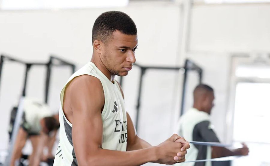 Kylian Mbappe trage tare la sală pentru a prinde meciurile lui Real Madrid din fazele avansate ale Mondialului Cluburilor Câte kilograme a slăbit Kylian Mbappe în spital! » Real Madrid publică buletinul medical al atacantului francez