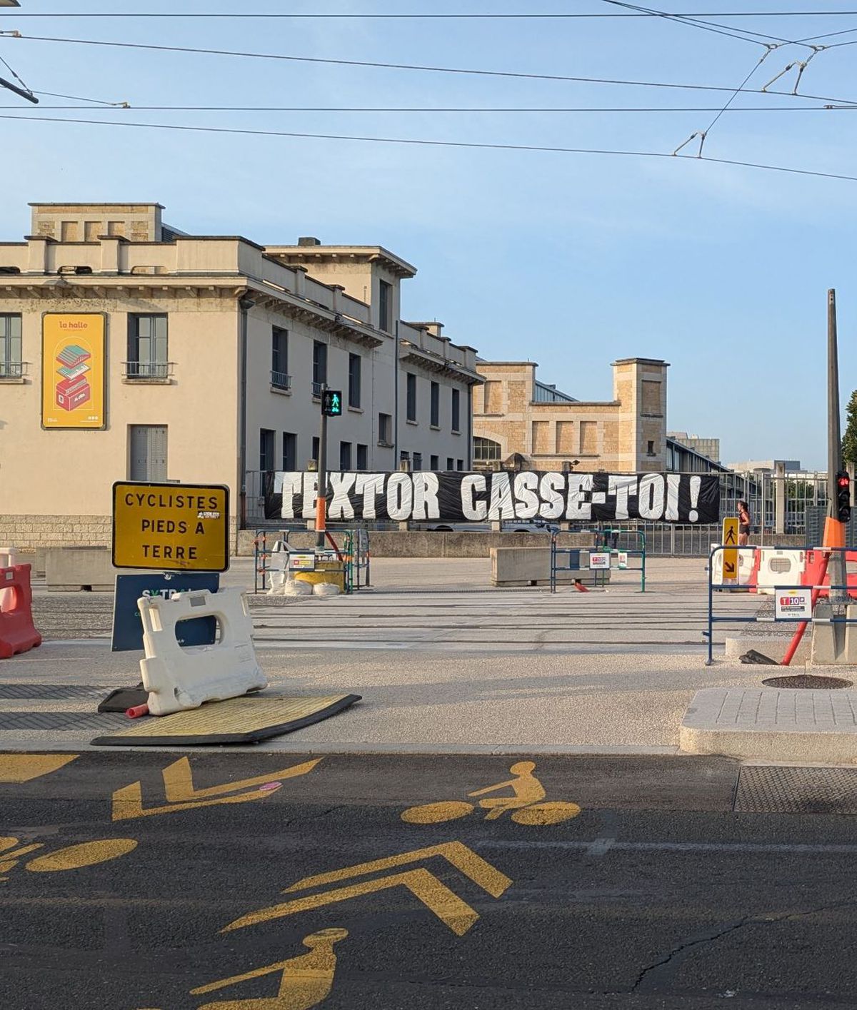 Mesajele afișate peste tot în oraș de fanii lui Lyon contra proprietarului clubului, John Textor