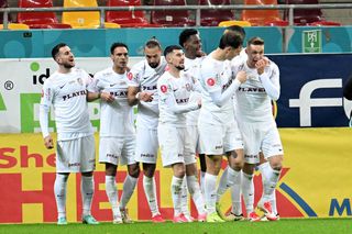 Dan Petrescu poate pierde 4 titulari! » CFR Cluj a recunoscut negocierile