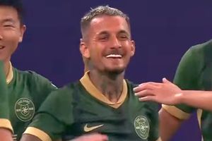 Alex Mitriță i-a fermecat pe chinezi la debutul oficial: două goluri și assist pentru noua echipă