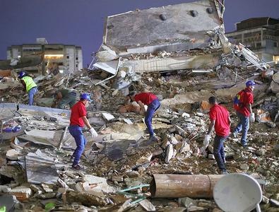 Două cutremure masive au devastat Venezuela » Imagini înfiorătoare de pe stadioane: meciuri oprite de urgență