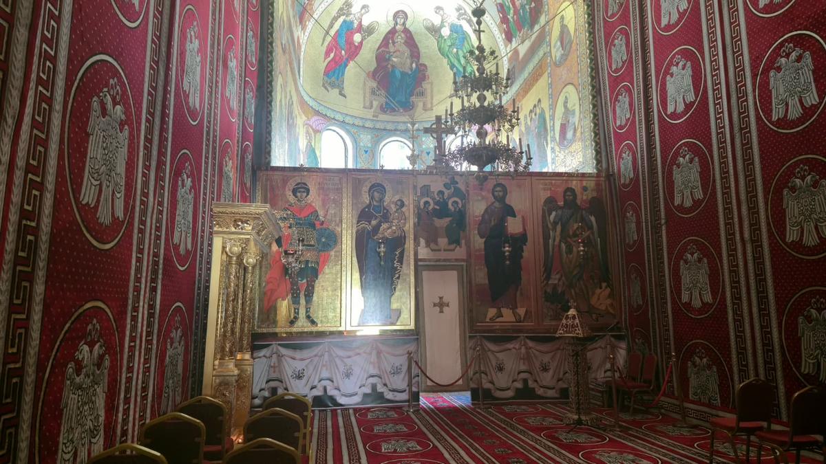 Imagini din interiorul Bisericii construite de Gigi Becali în Pipera