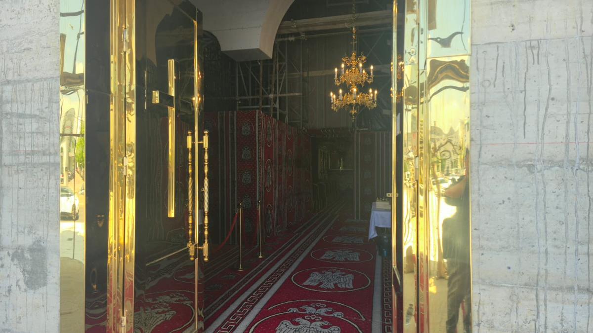 Imagini din interiorul Bisericii construite de Gigi Becali în Pipera