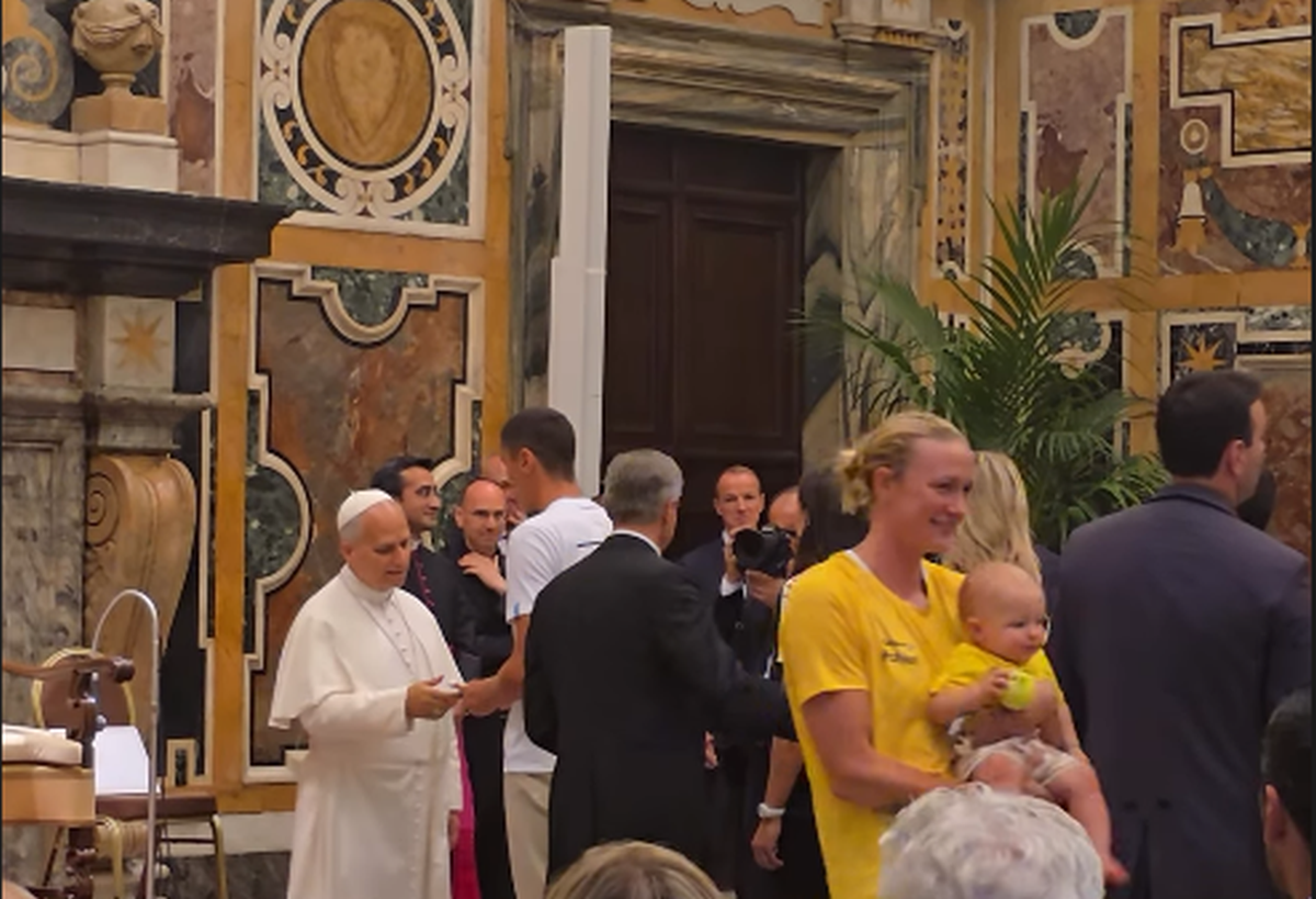 David Popovici, întâlnire specială cu Papa Leon al XIV-lea » Ce cadou i-a oferit campionul olimpic