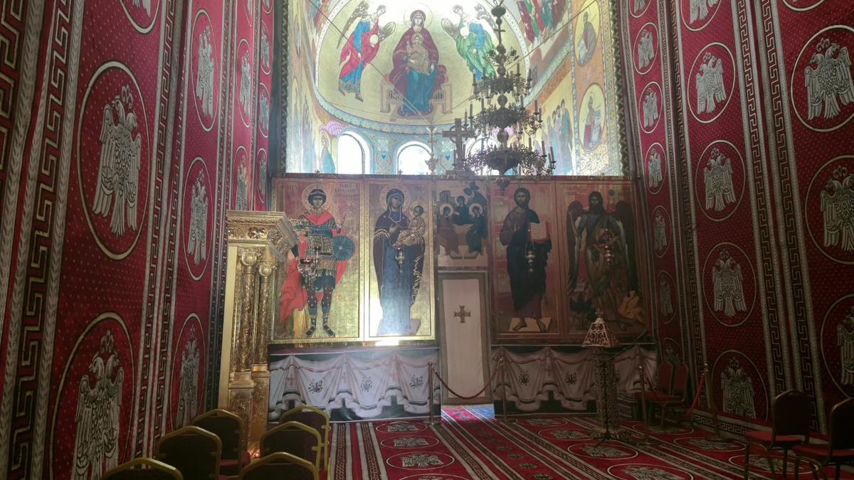 Imagini din interiorul Bisericii construite de Gigi Becali în Pipera
